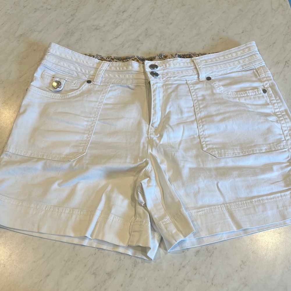 Dakota Blue Women’s White Shorts